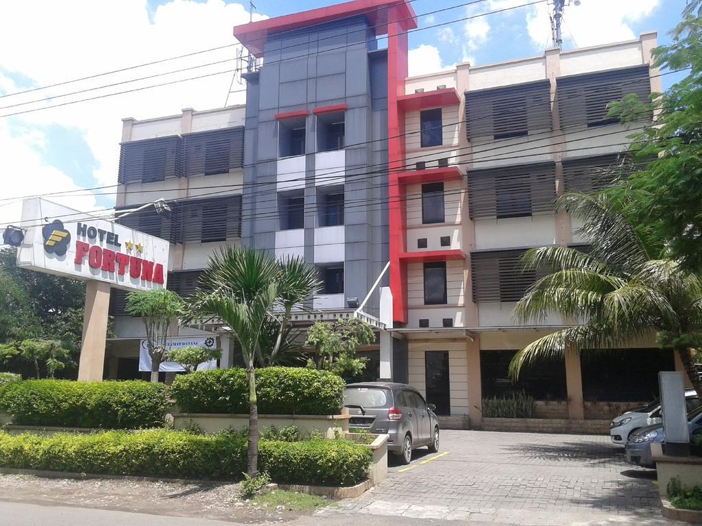 Hotel Fortuna Surabaya Kültér fotó
