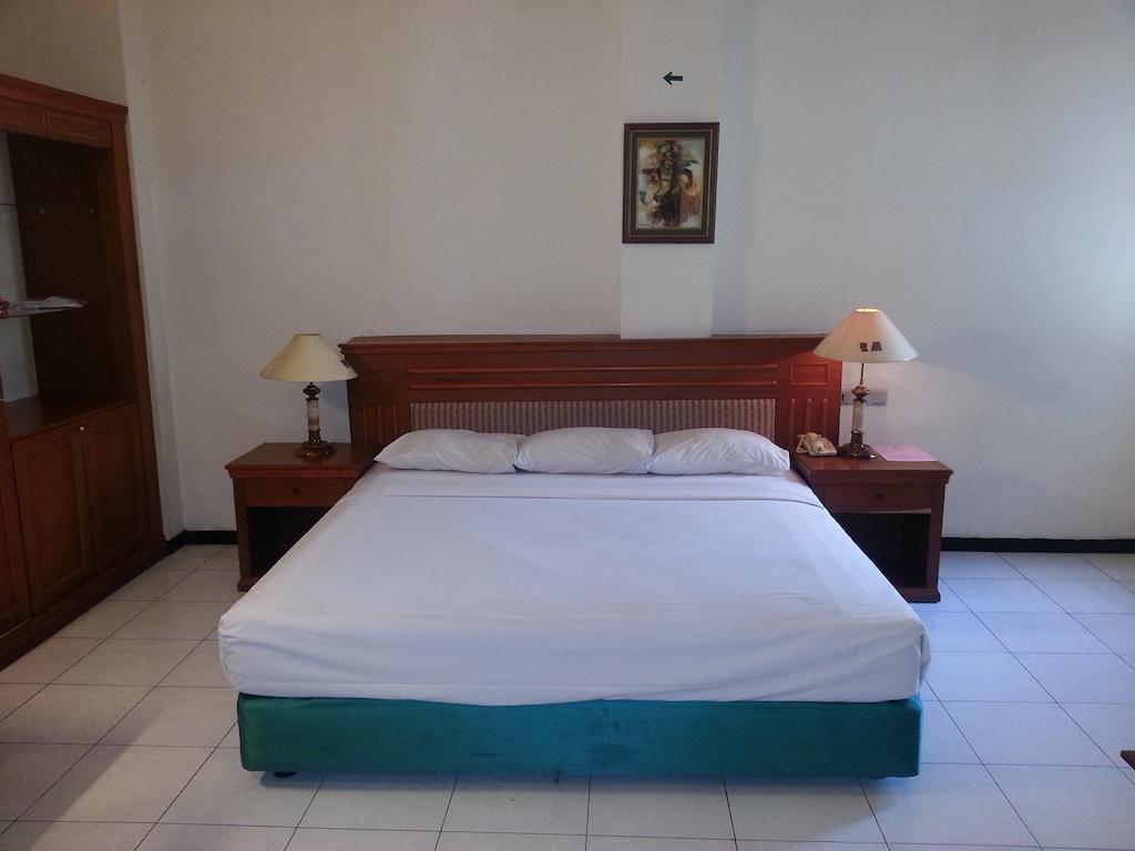 Hotel Fortuna Surabaya Kültér fotó
