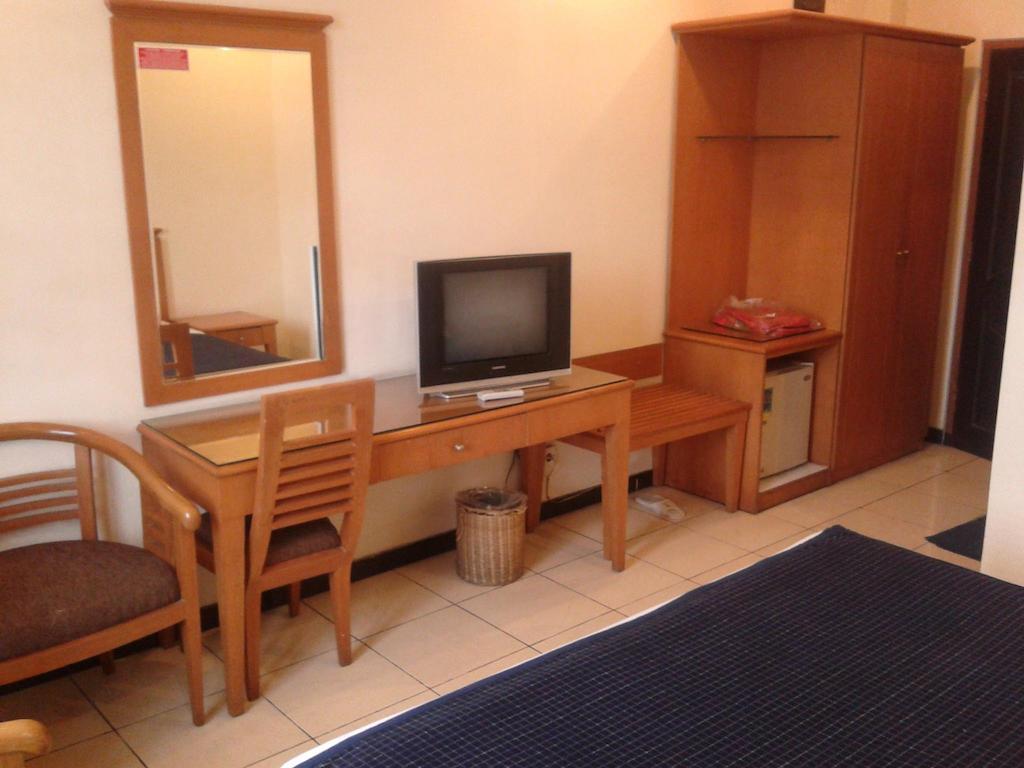 Hotel Fortuna Surabaya Szoba fotó