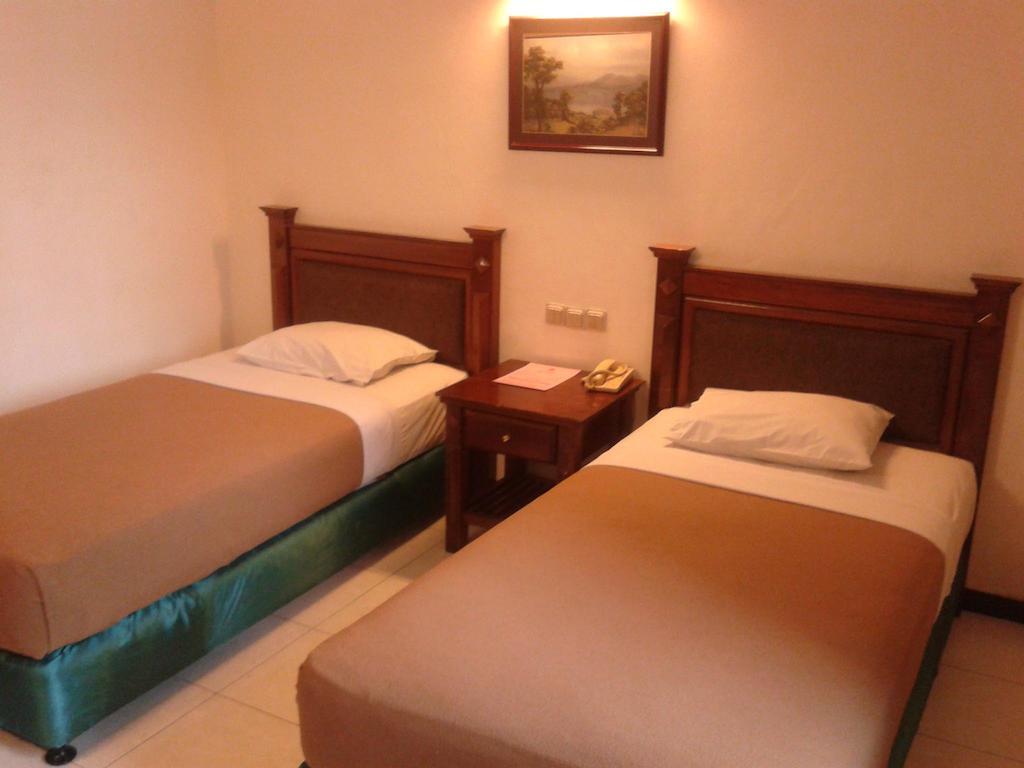 Hotel Fortuna Surabaya Szoba fotó