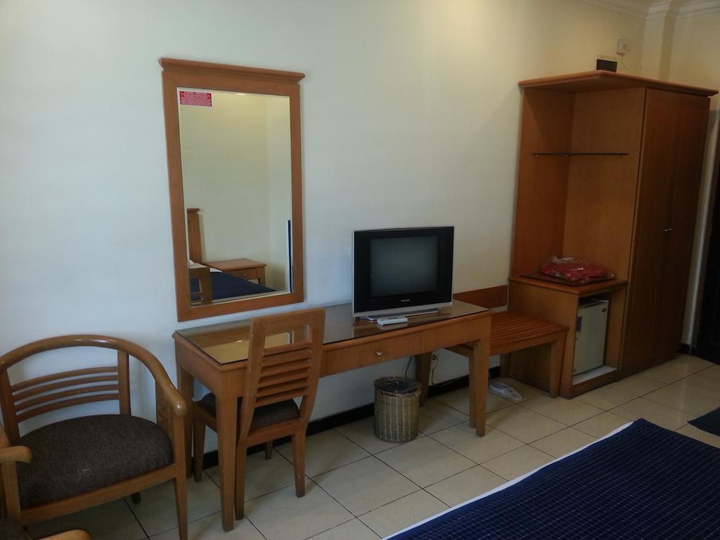 Hotel Fortuna Surabaya Szoba fotó