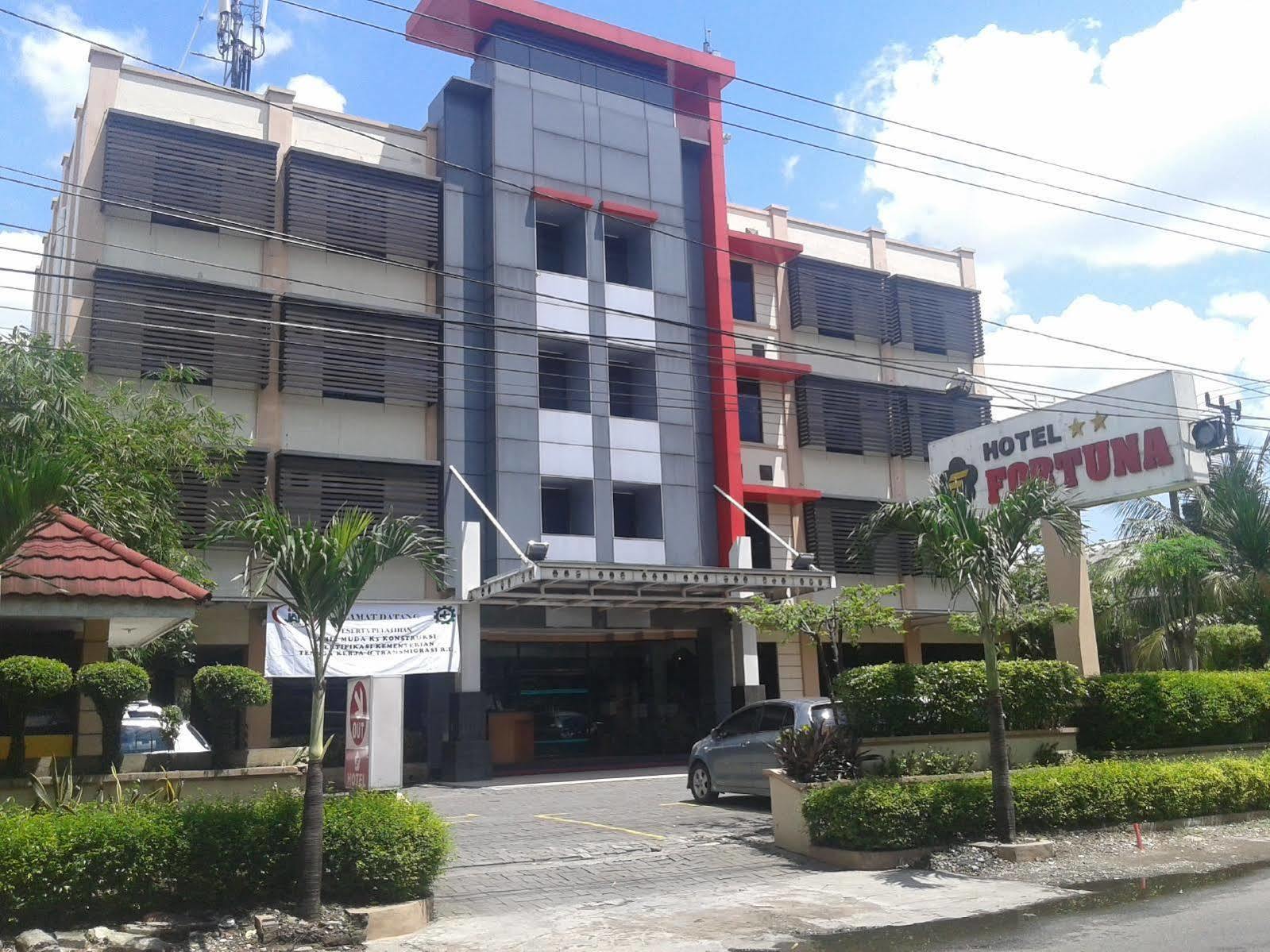 Hotel Fortuna Surabaya Kültér fotó