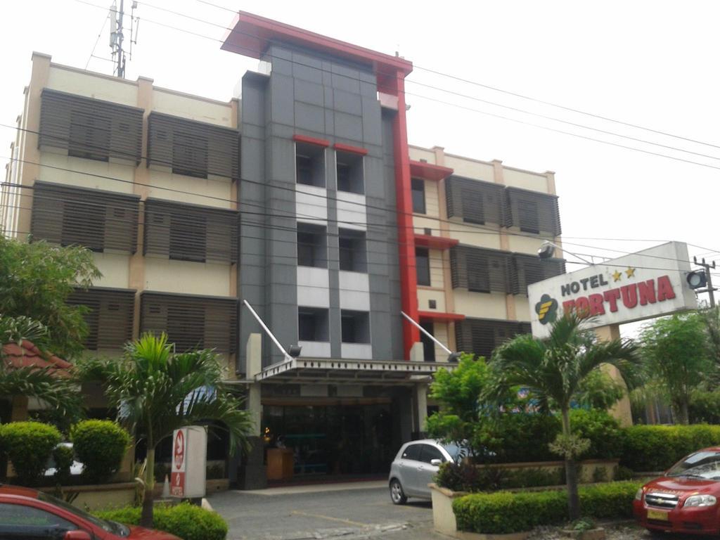 Hotel Fortuna Surabaya Kültér fotó